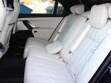 BMW 740 d xDrive M Sport  TV Spate Interior Bej