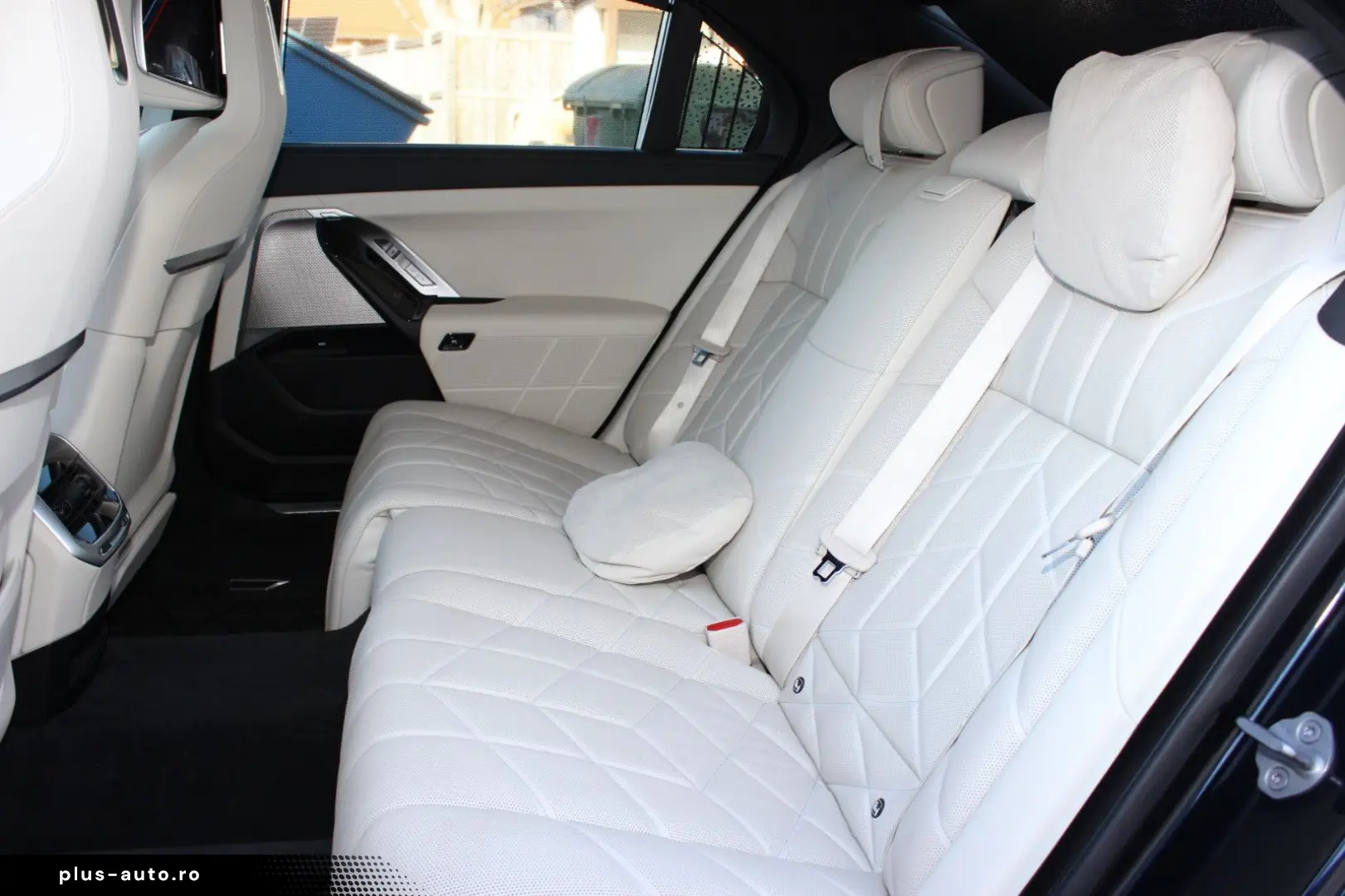 BMW 740 d xDrive M Sport  TV Spate Interior Bej