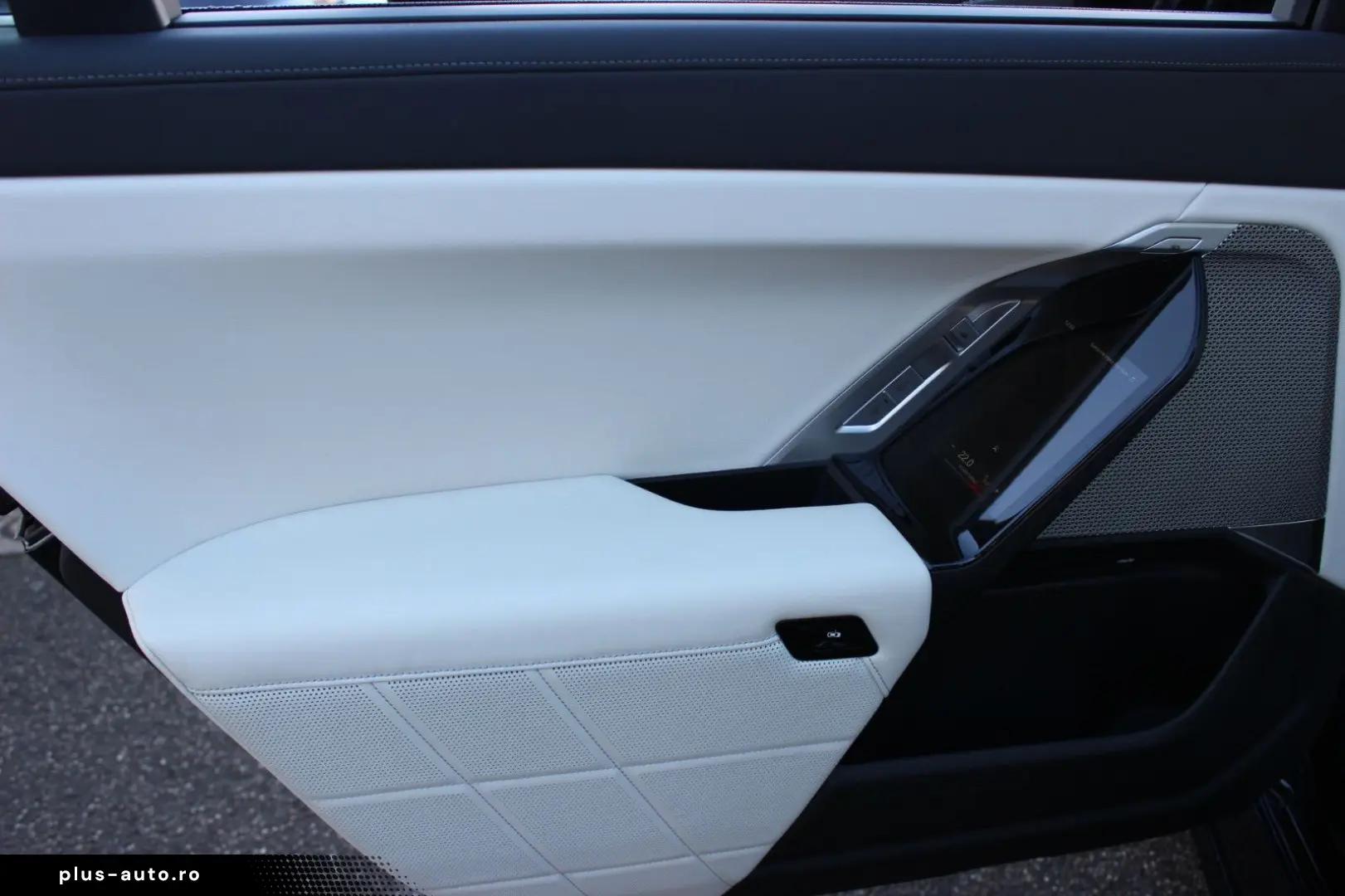 BMW 740 d xDrive M Sport  TV Spate Interior Bej