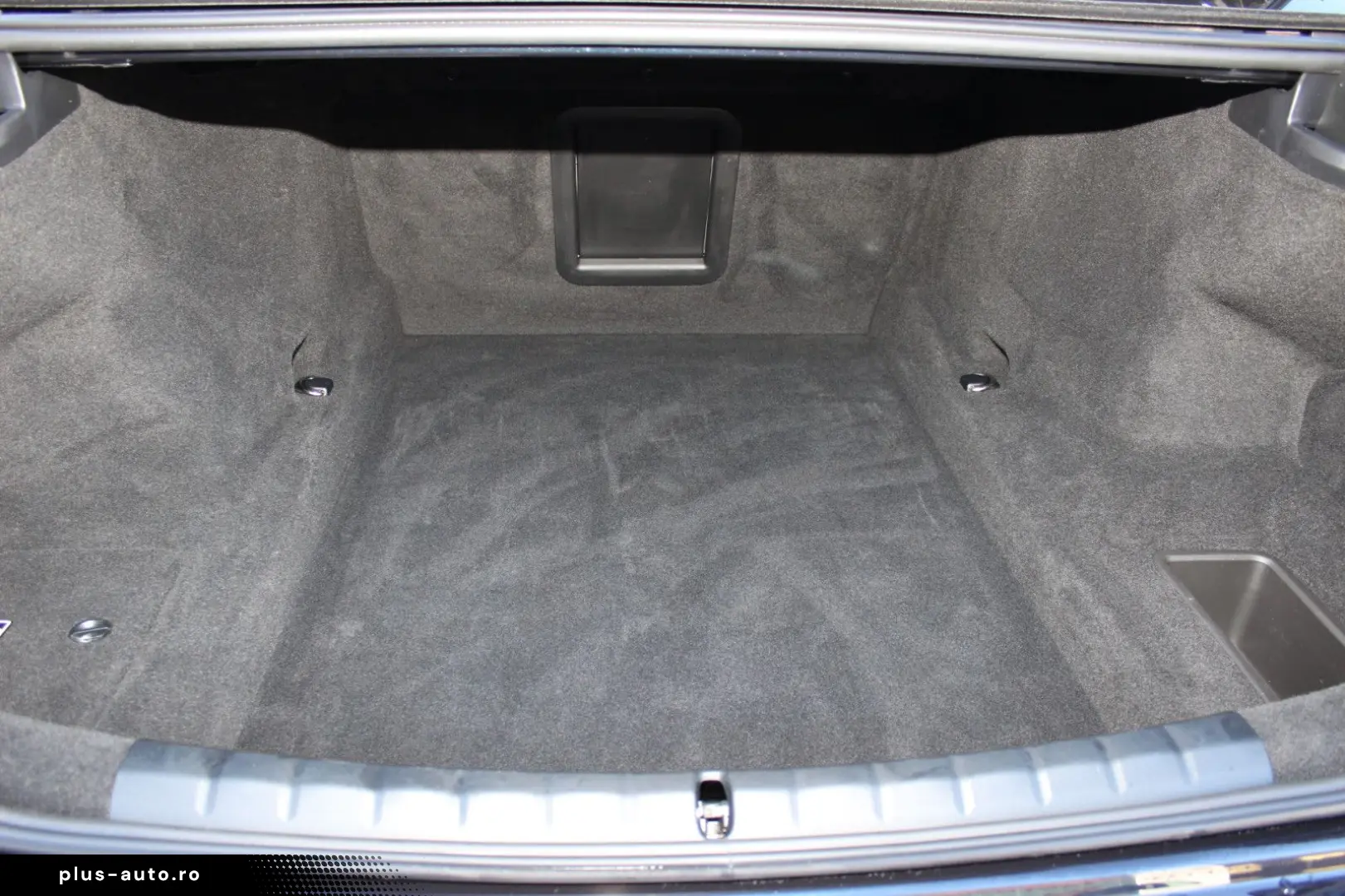 BMW 740 d xDrive M Sport  TV Spate Interior Bej