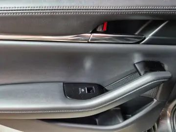 MAZDA 3 SKYACTIV X HYBRID 2.0i 186CP 2021