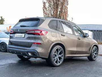 BMW X5 xDrive45e M Sport HUD PANO AHK NAVI LED DAB