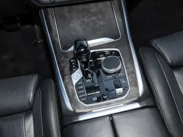 BMW X5 xDrive45e M Sport HUD PANO AHK NAVI LED DAB