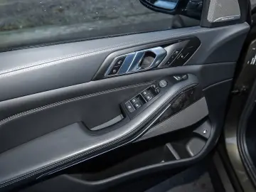 BMW X5 xDrive45e M Sport HUD PANO AHK NAVI LED DAB