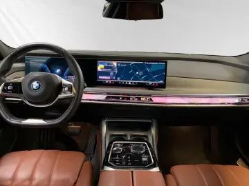 BMW 750 e xDrive SkyLounge Uși automate