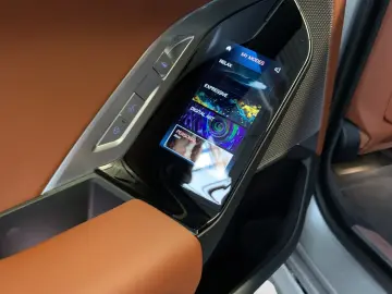 BMW 750 e xDrive SkyLounge Uși automate