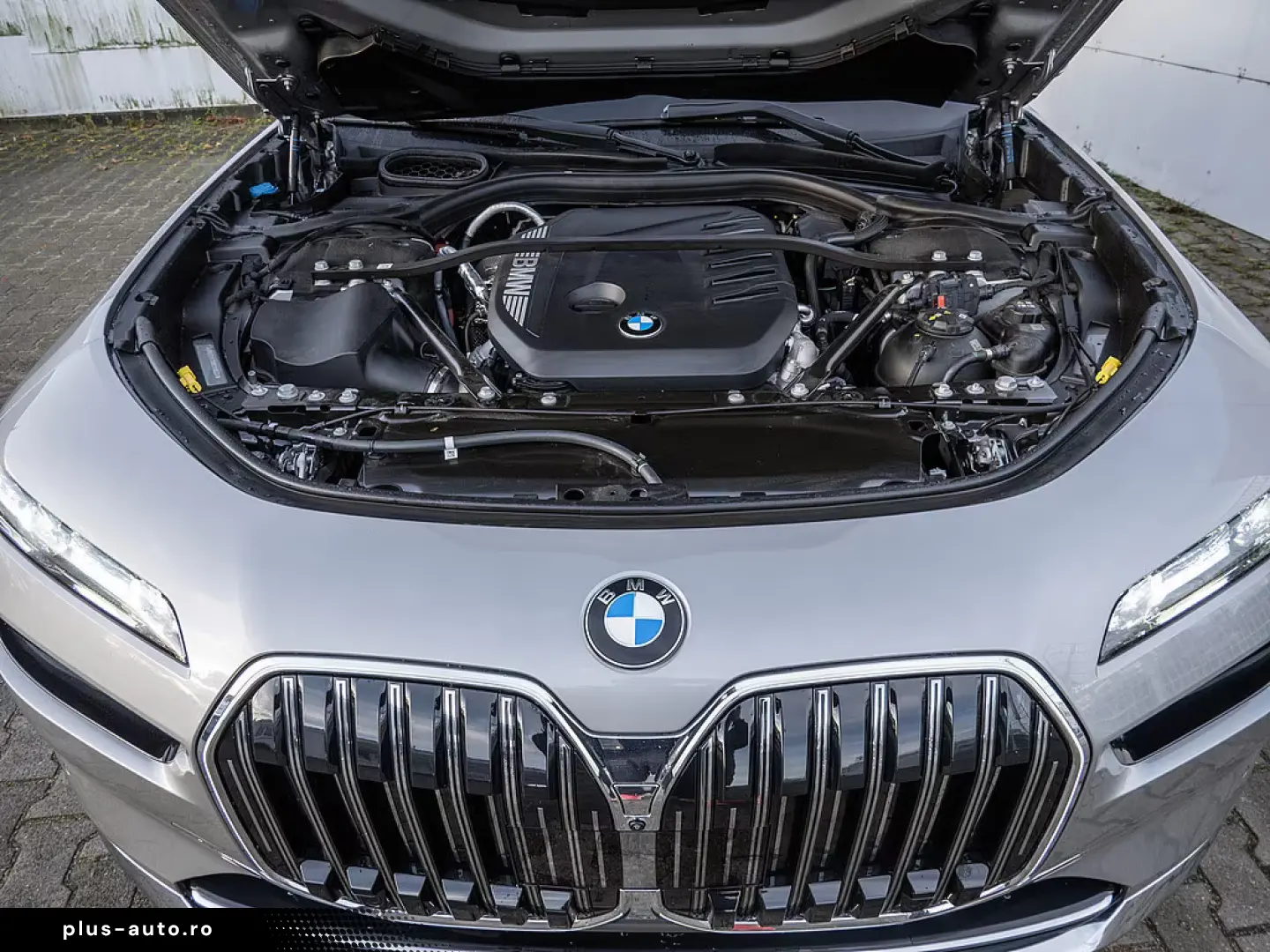 BMW 740 d xDrive TV   UȘI AUTOMATE