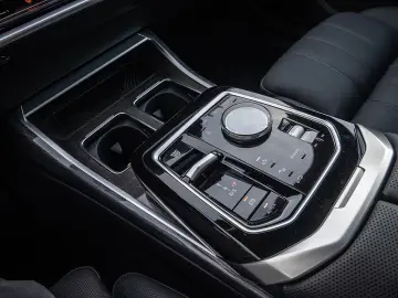 BMW 740 d xDrive TV   UȘI AUTOMATE