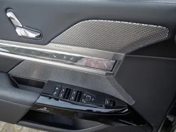 BMW 740 d xDrive TV   UȘI AUTOMATE