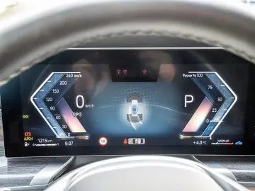 BMW 740 d xDrive TV   UȘI AUTOMATE