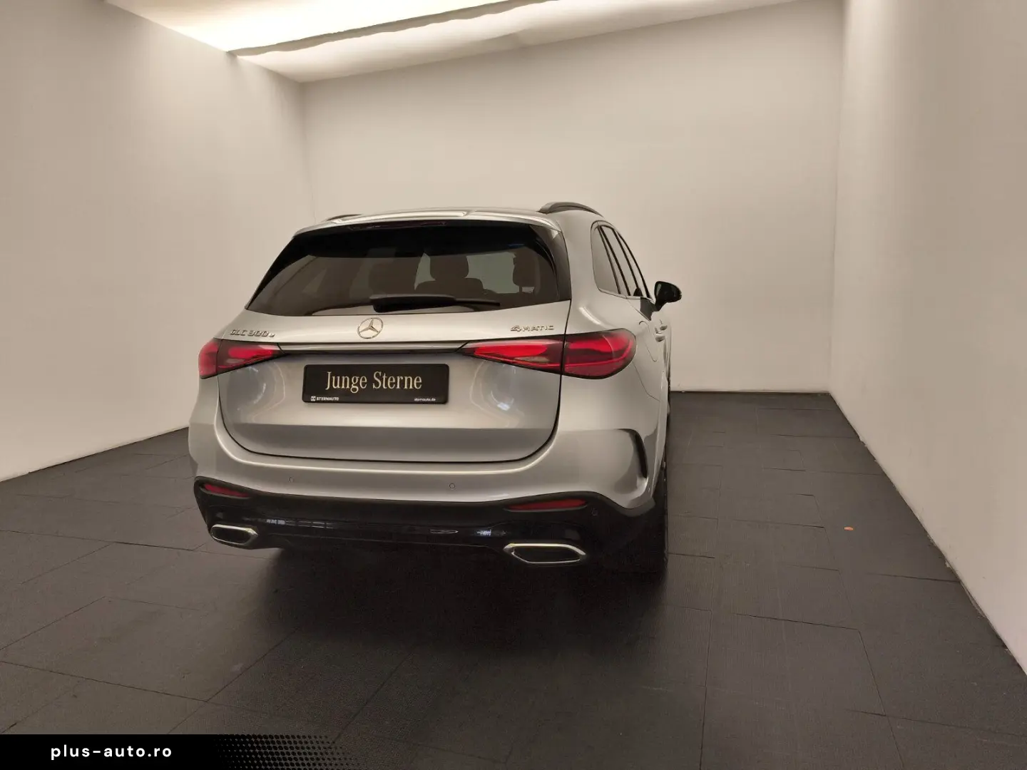 MERCEDES-BENZ GLC 300e 4M AMG Premium AHK Night 20