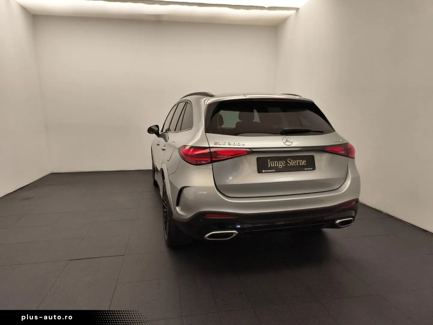 MERCEDES-BENZ GLC 300e 4M AMG Premium AHK Night 20