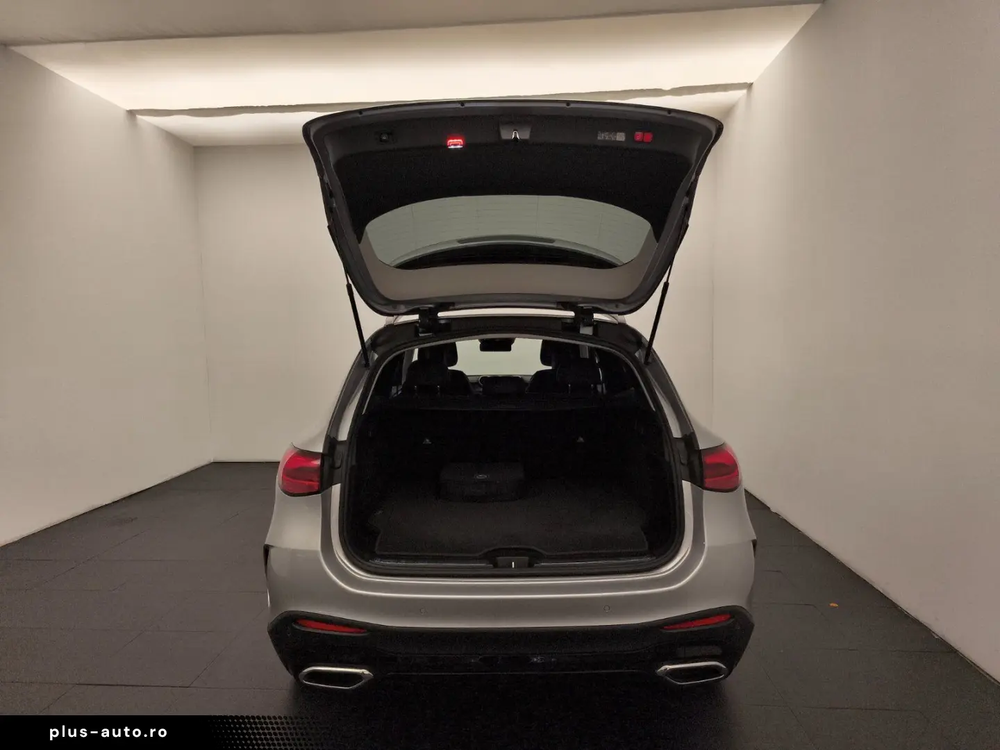 MERCEDES-BENZ GLC 300e 4M AMG Premium AHK Night 20