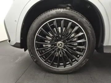 MERCEDES-BENZ GLC 300e 4M AMG Premium AHK Night 20