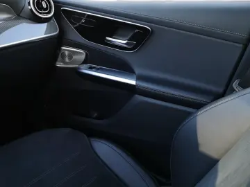 MERCEDES-BENZ GLC 300 e 4M AMG AHK Burmester LED SHZ