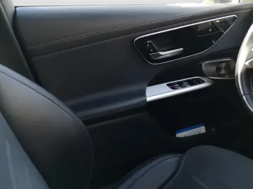 MERCEDES-BENZ GLC 300 e 4M AMG AHK Burmester LED SHZ