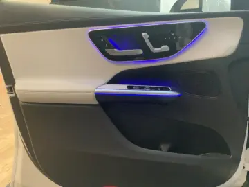 MERCEDES-BENZ GLC 300 e 4M AMG Line DigiLight KeyGo 360