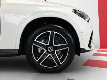 MERCEDES-BENZ GLC 300 e 4M AMG MBUX TEMPOMAT SHZ NAVI