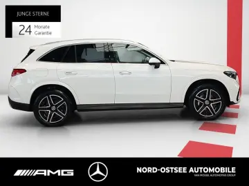 MERCEDES-BENZ GLC 300 e 4M AMG MBUX TEMPOMAT SHZ NAVI