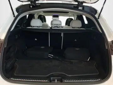 MERCEDES-BENZ GLC 300 e 4M AMG MBUX TEMPOMAT SHZ NAVI