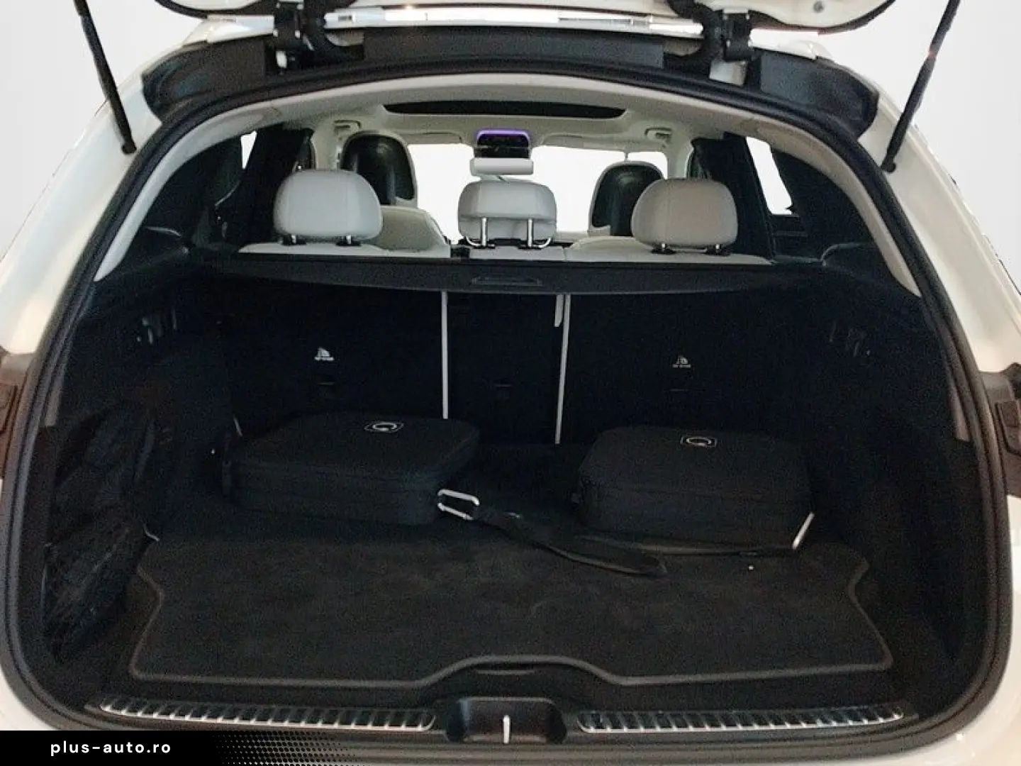 MERCEDES-BENZ GLC 300 e 4M AMG MBUX TEMPOMAT SHZ NAVI