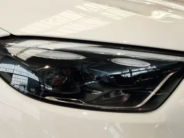 MERCEDES-BENZ GLC 300 e 4M AMG MBUX TEMPOMAT SHZ NAVI