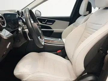 MERCEDES-BENZ GLC 300 e 4M AMG MBUX TEMPOMAT SHZ NAVI