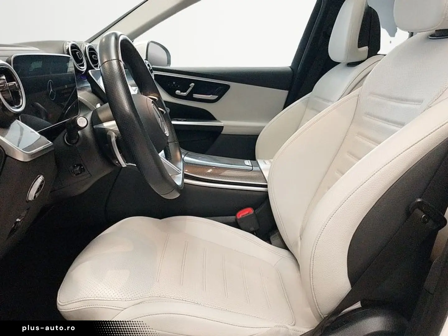 MERCEDES-BENZ GLC 300 e 4M AMG MBUX TEMPOMAT SHZ NAVI