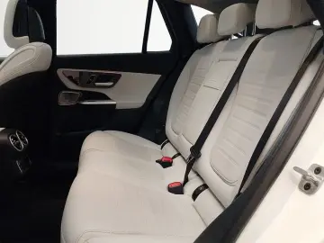 MERCEDES-BENZ GLC 300 e 4M AMG MBUX TEMPOMAT SHZ NAVI