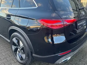 MERCEDES-BENZ GLC 300 e 4M Airmatic Distronic Pano