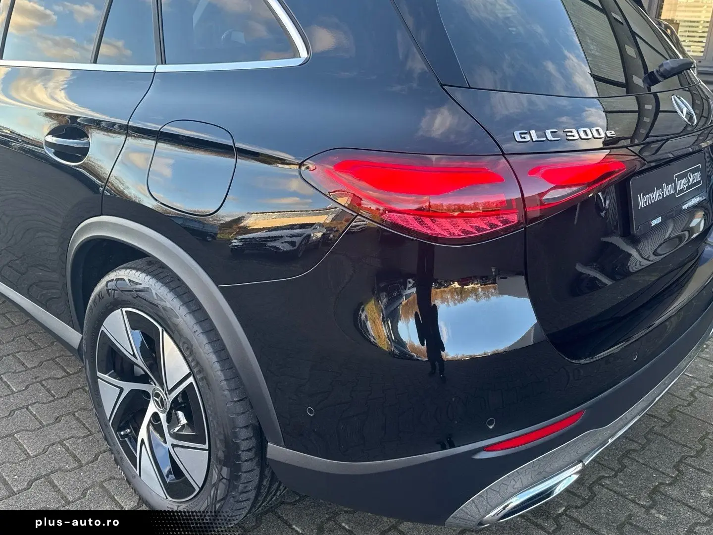 MERCEDES-BENZ GLC 300 e 4M Airmatic Distronic Pano