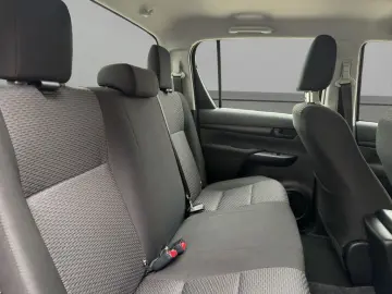 TOYOTA Hilux 2.4 D-4D Double Cab Duty 4x4 KLIMA AHK