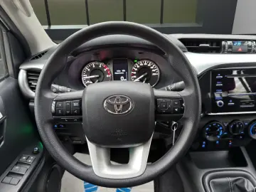 TOYOTA Hilux 2.4 D-4D Double Cab Duty 4x4 KLIMA AHK