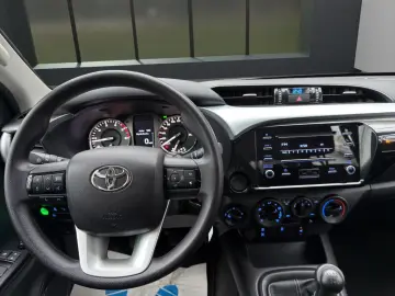 TOYOTA Hilux 2.4 D-4D Double Cab Duty 4x4 KLIMA AHK