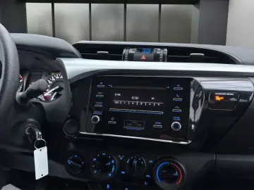 TOYOTA Hilux 2.4 D-4D Double Cab Duty 4x4 KLIMA AHK