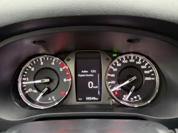 TOYOTA Hilux 2.4 D-4D Double Cab Duty 4x4 KLIMA AHK