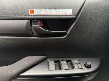 TOYOTA Hilux 2.4 D-4D Double Cab Duty 4x4 KLIMA AHK