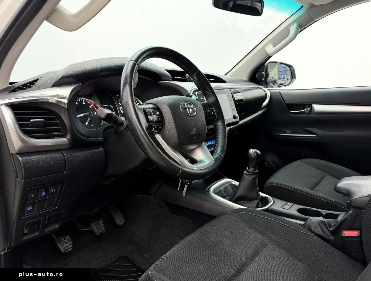 TOYOTA Hilux 2.8 D-4D 4x4  RFK SHZ AHK