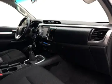 TOYOTA Hilux 2.8 D-4D 4x4  RFK SHZ AHK