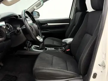 TOYOTA Hilux 2.8 D-4D 4x4  RFK SHZ AHK