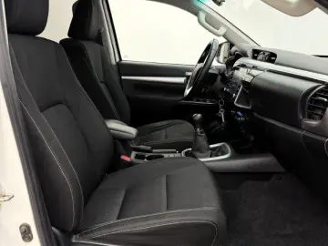 TOYOTA Hilux 2.8 D-4D 4x4  RFK SHZ AHK