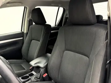 TOYOTA Hilux 2.8 D-4D 4x4  RFK SHZ AHK