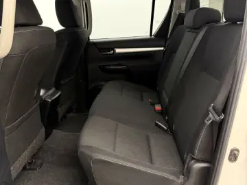 TOYOTA Hilux 2.8 D-4D 4x4  RFK SHZ AHK