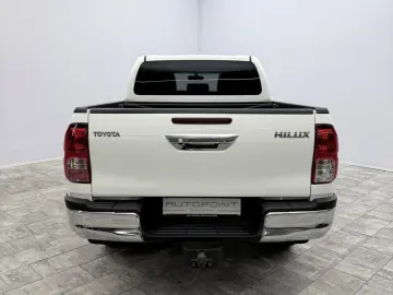 TOYOTA Hilux 2.8 D-4D 4x4  RFK SHZ AHK