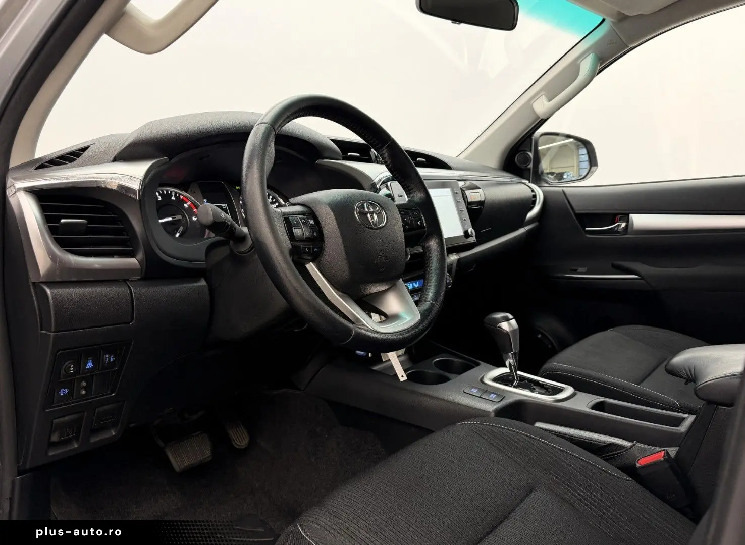 TOYOTA Hilux 2.8 D4-D  Rollo AHK SHZ RFK