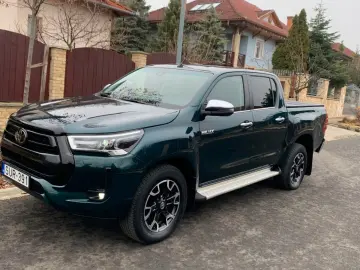 TOYOTA Hilux 2.8 D-4D 4X4 DOUBLE EXECUTIVE