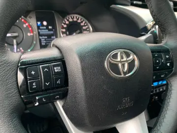 TOYOTA Hilux 2.8 D-4D 4X4 DOUBLE EXECUTIVE