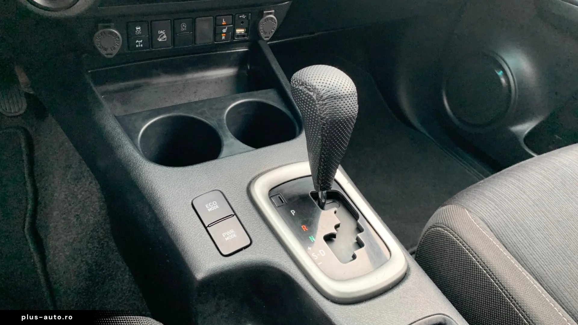 TOYOTA Hilux 2.8 D-4D 4X4 DOUBLE EXECUTIVE