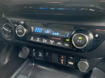 TOYOTA Hilux 2.8 D-4D 4X4 DOUBLE EXECUTIVE