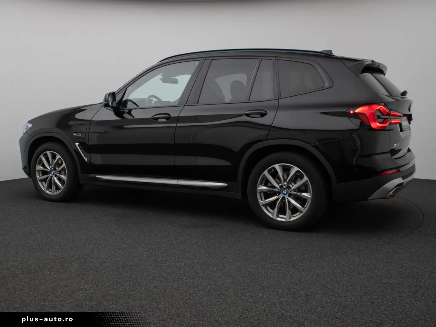 BMW X3 xD30e Laser Kamera HUD DAB AHK Komfort 19Zoll